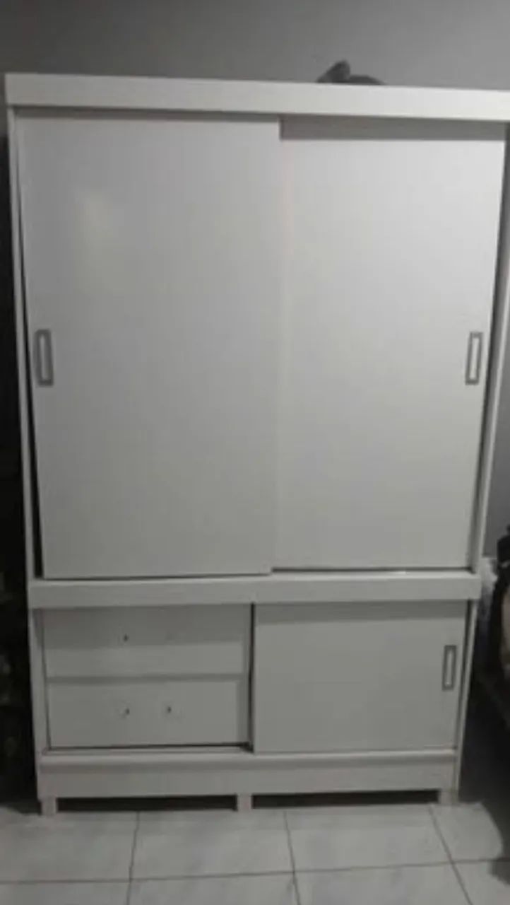 Guarda roupa branco