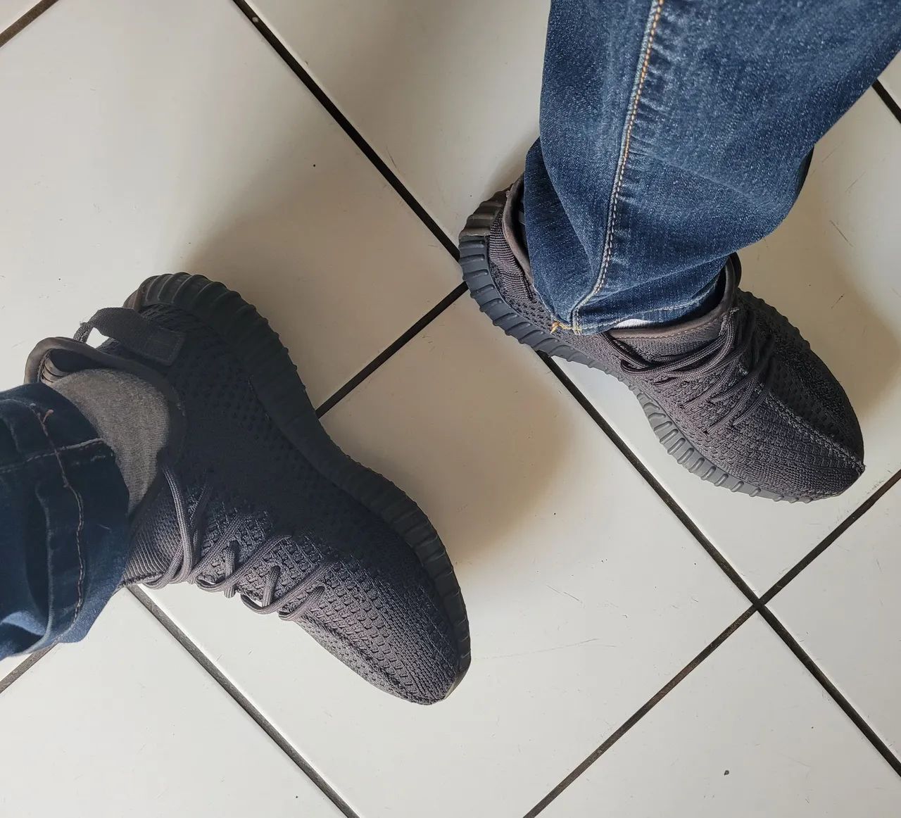 Tenis Yeezy Boost 40 - Foto 5