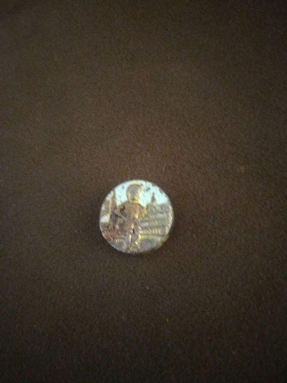 Essa medalha é rara e vale dinheiro e está velha