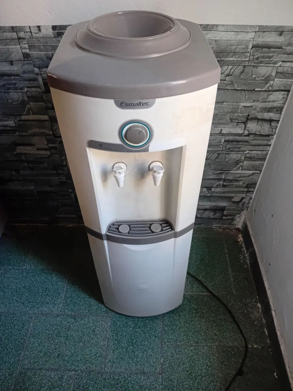 Bebedouro refrigerado de galão 220v - Foto 2