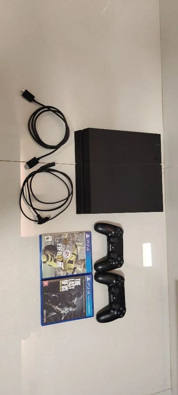 Vendo PS4 + 2 controles + 2 jogos