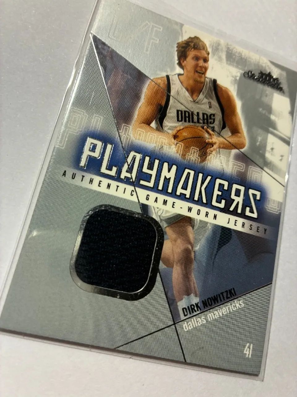 Dirk Nowitzki /300 Uniforme Game Worn Patch Memo Card NBA Carta Basquete