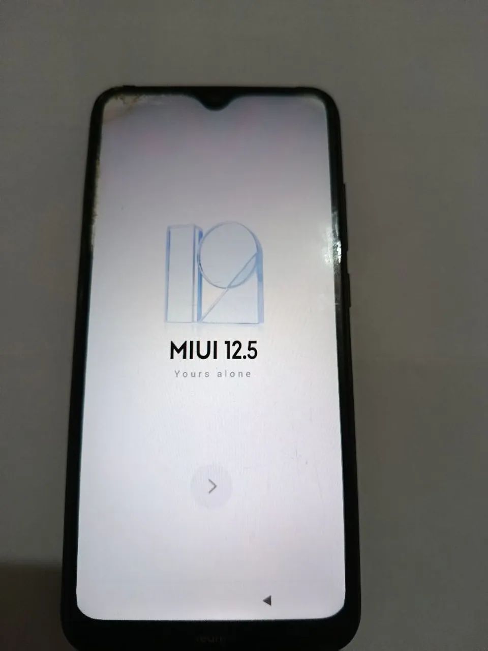 Redimi 8 de 64 GB iniciado de fábrica , só funciona no wi-fi