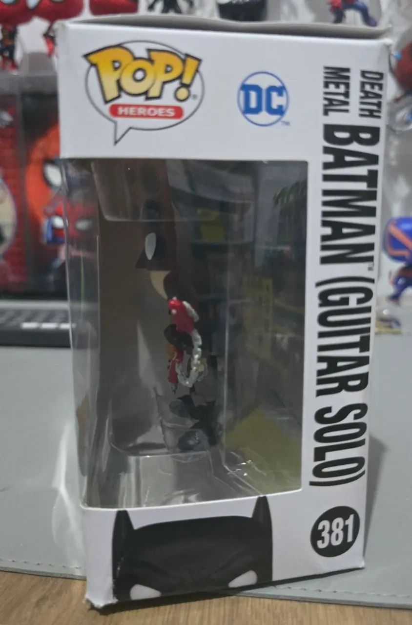Funko Pop! Dc Batman Guitar #381 - Foto 3