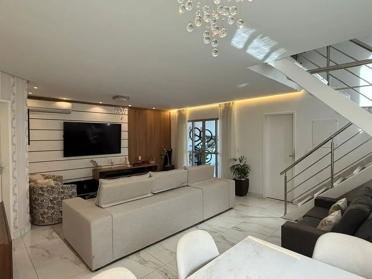 RESIDENCIAL LARANJEIAS, 4 SUÍTES, S/ 1 TÉRREA, PISCINA, CHURRASQUEIRA, COM ARMARIOS E AR. - Foto 5