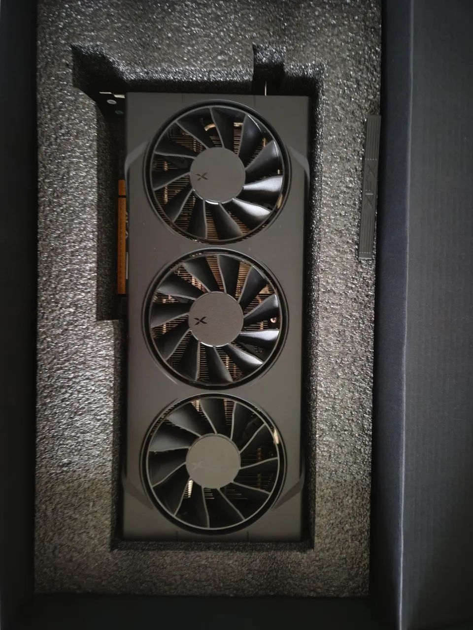 XFX Radeon RX 9060 XT OC - Performance Máxima (PCIe 4.0)