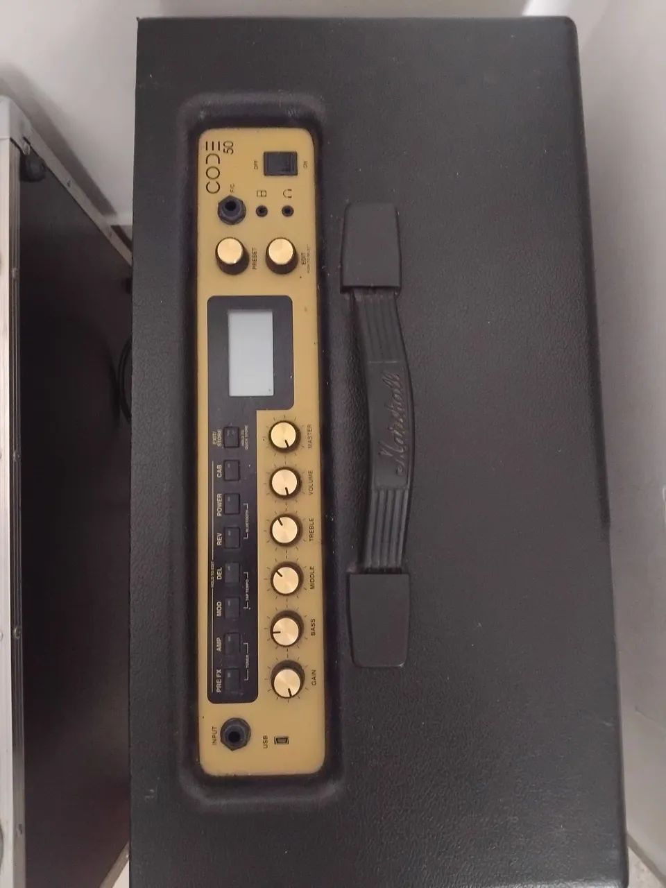 Vendo Caixa Amplificadora Marshall Code50  *