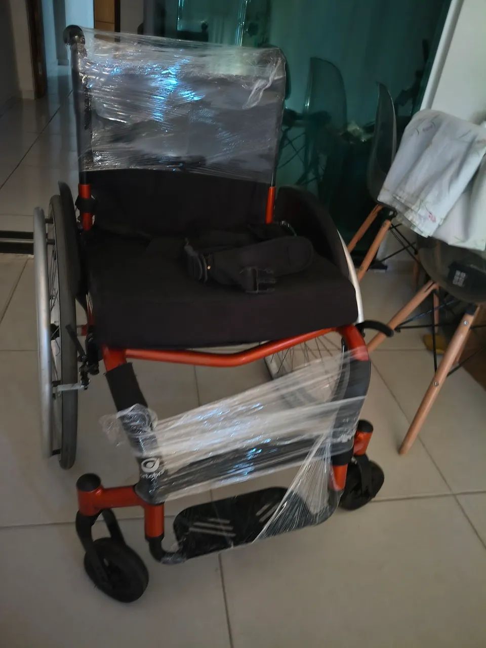 Cadeira de roda monobloco nova - Foto 3