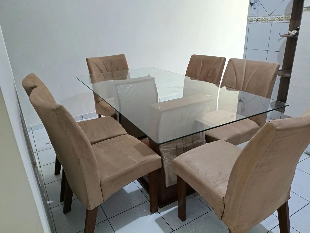 Mesa de vidro com seis cadeiras - Foto 3