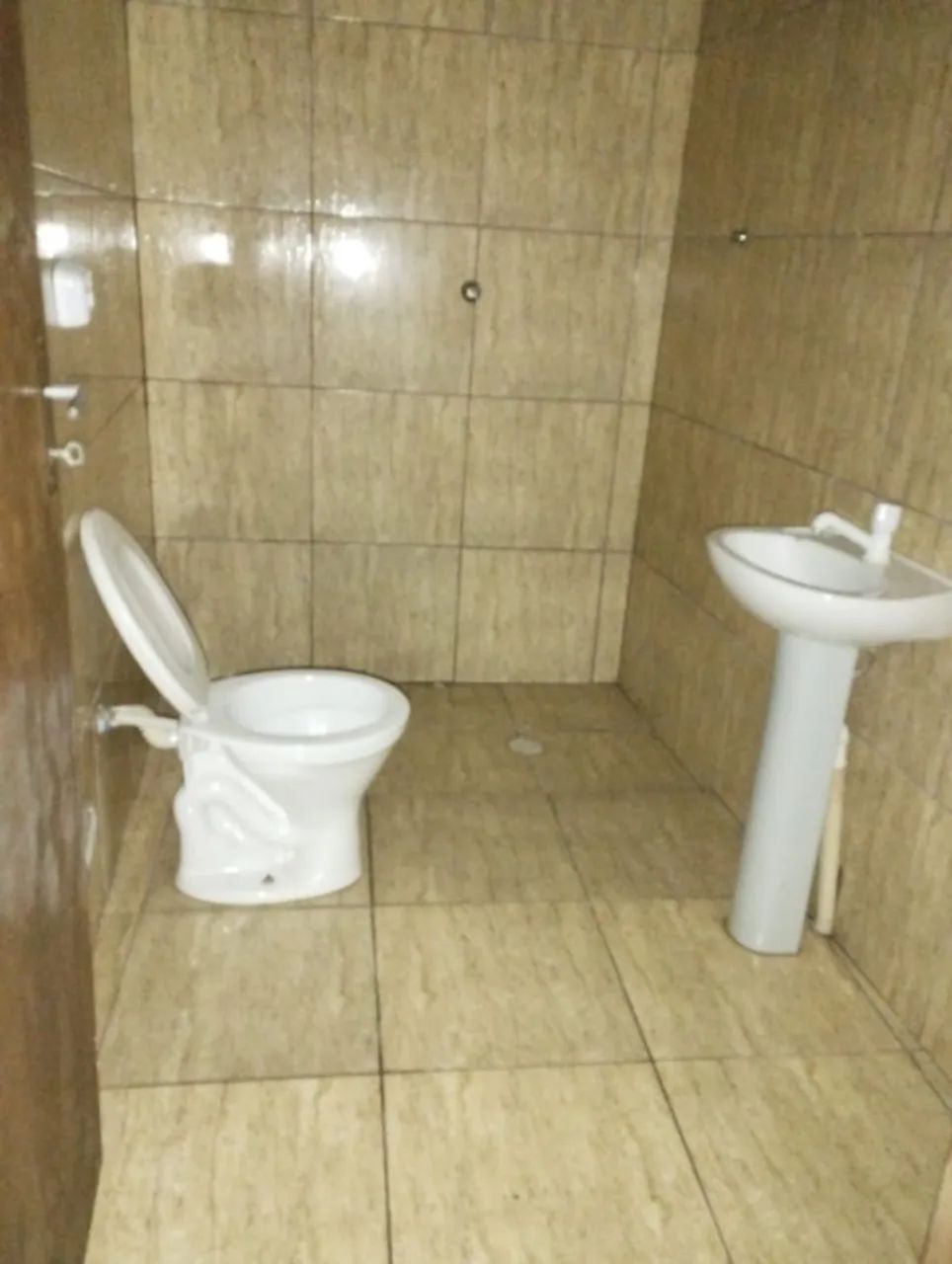 Aluga-se 3 cômodos grandes  - Foto 5