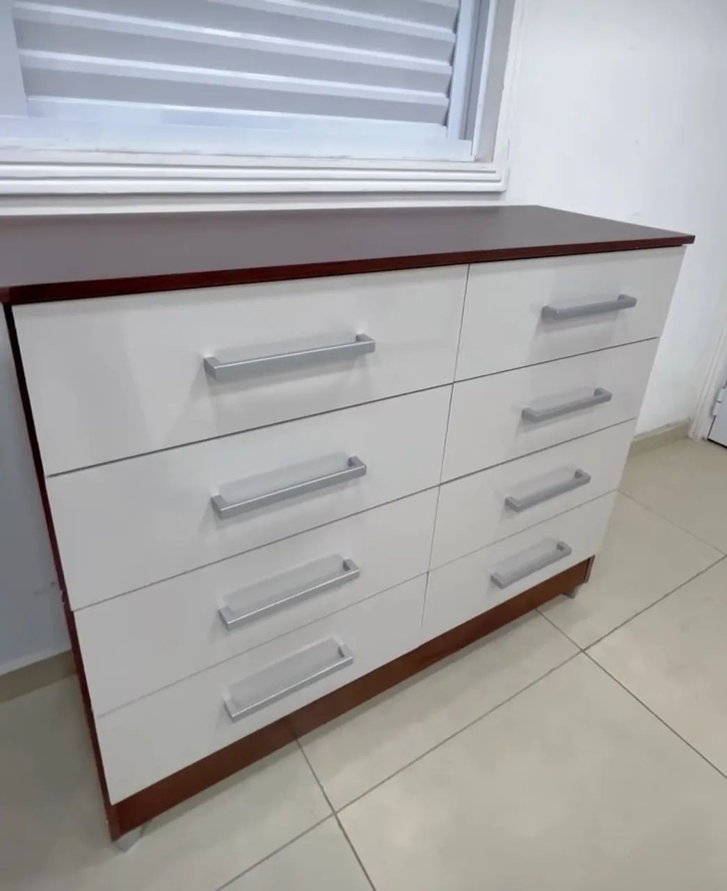 Cômoda Preta com 8 Gavetas e Design Moderno - Foto 5