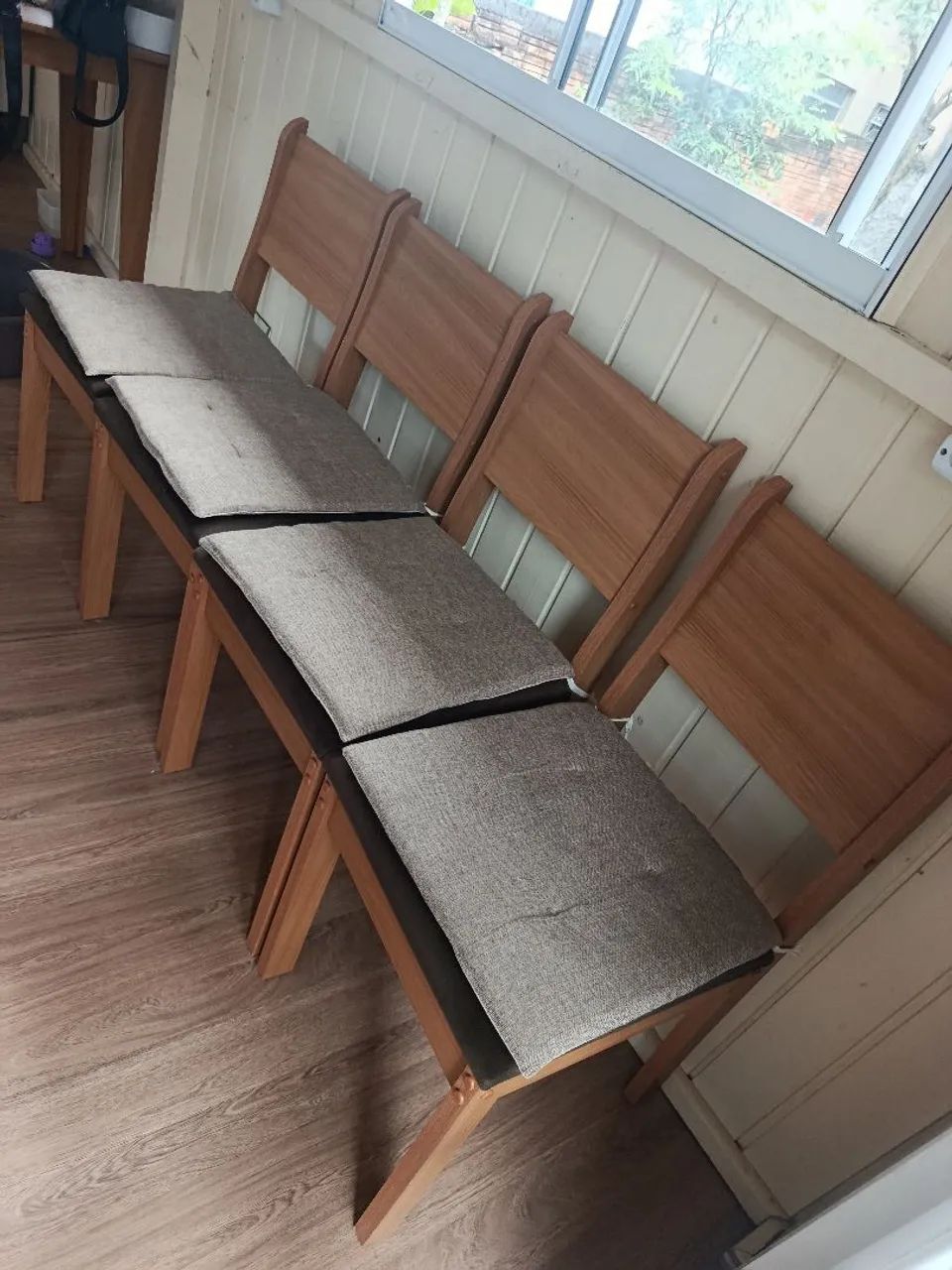 MESA 4 CADEIRAS COM ESTOFADOS 450 REAIS  - Foto 3
