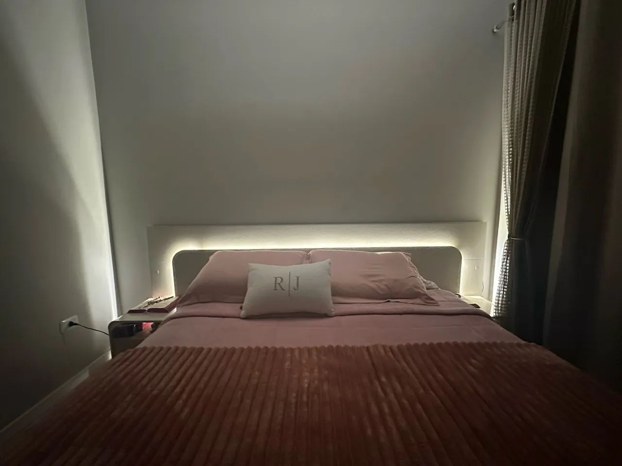 Cabeceira com Led + dois criados mudos 