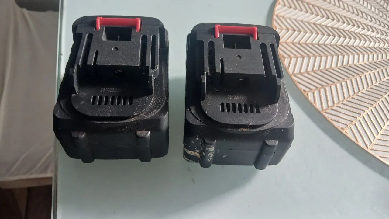 Bateria p parafuzadeira e outra 48v - Foto 2