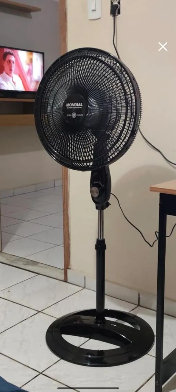 Ventilador mondial com pé 