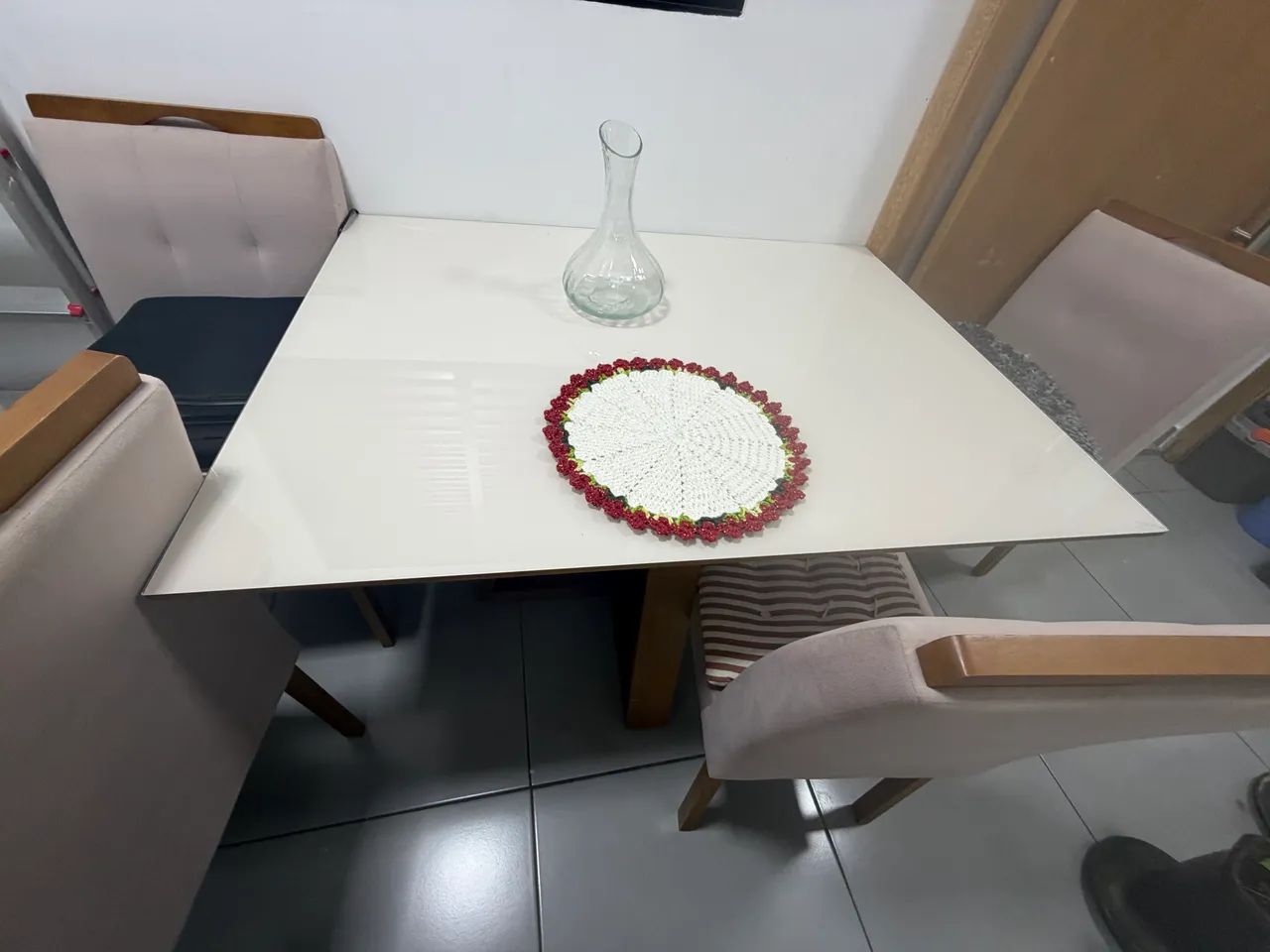 Mesa de jantar 4 cadeiras - Madeira e vidro - Foto 5