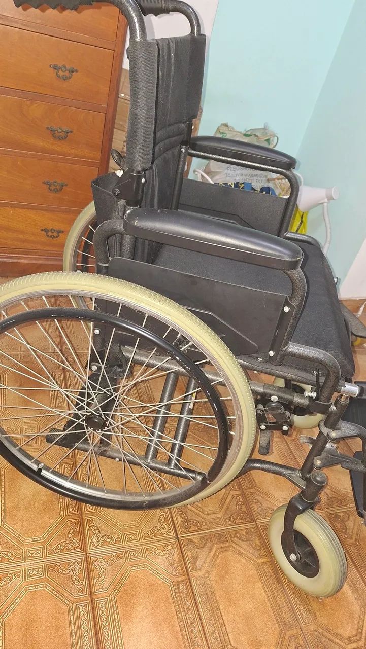 Vendo Cadeira de Rodas  - Foto 2