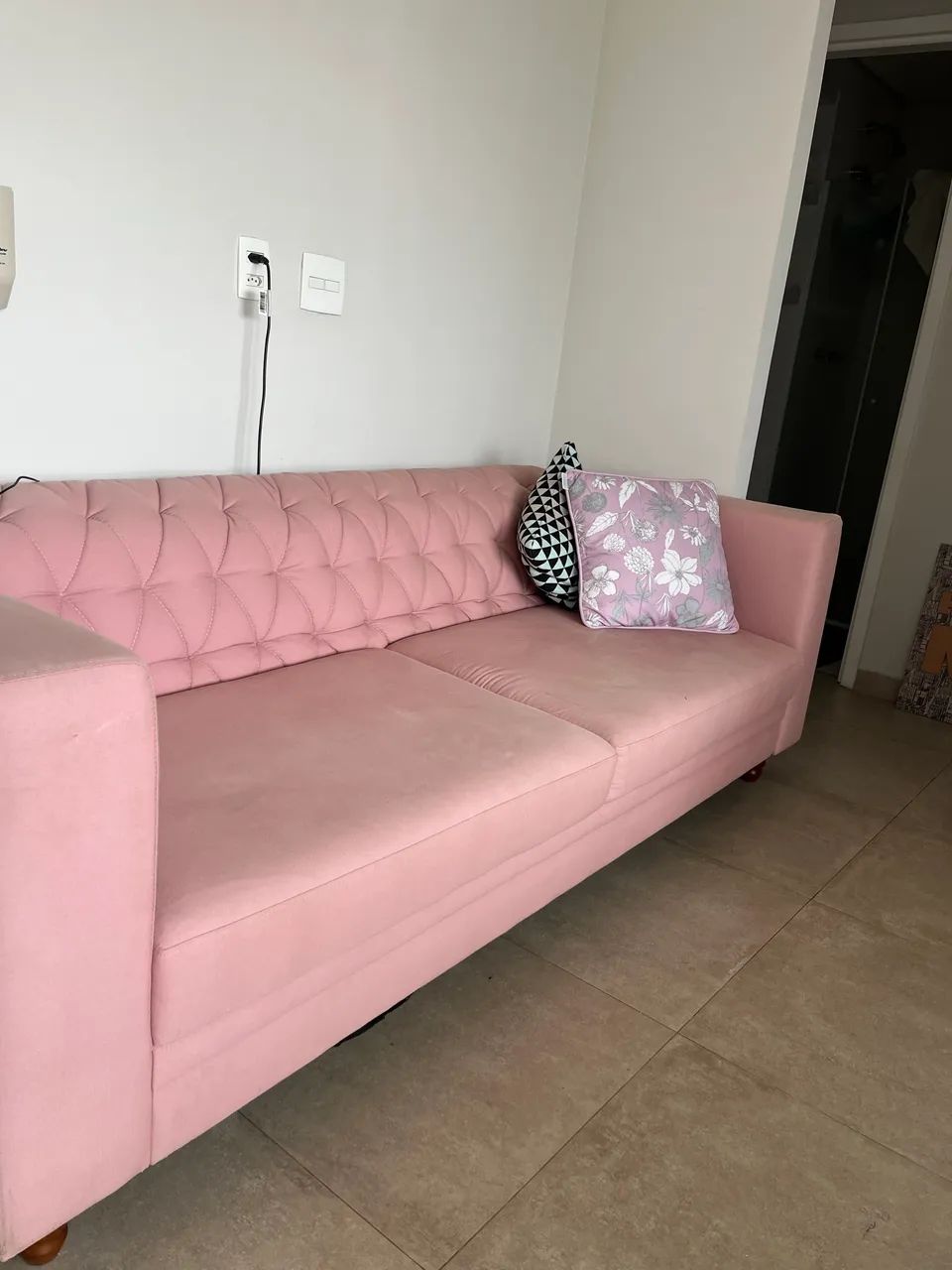 Sofá rosa Imbuia lindo!  - Foto 5