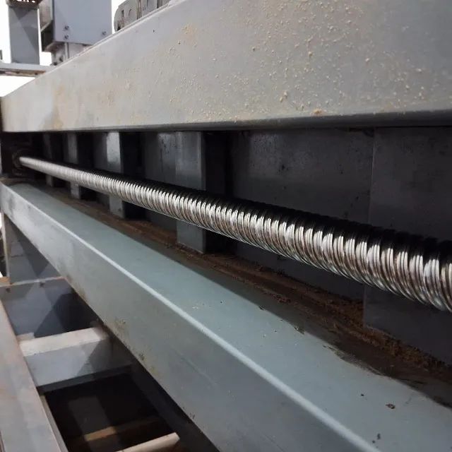 Fresadora CNC (router) de três eixos / Máquina de Corte CNC - Foto 3