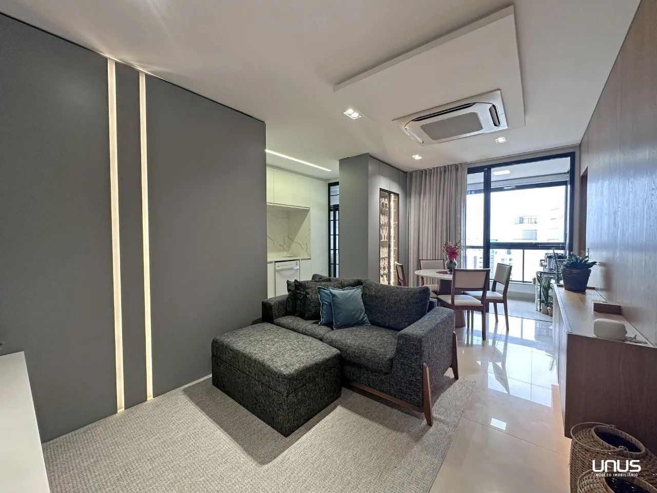 Apartamento com 2 dormitórios na Agronômica
