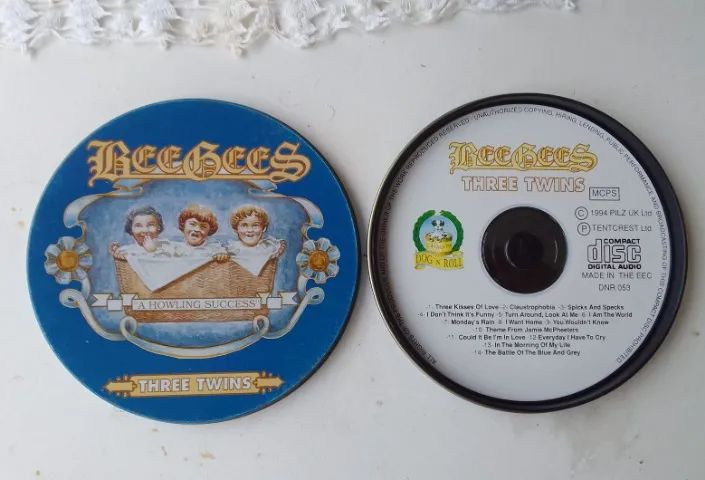 CD Bee Gees - Three Twins (Lata) - Foto 2