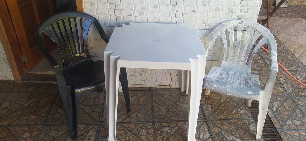 Mesa com 2 cadeiras Léia 