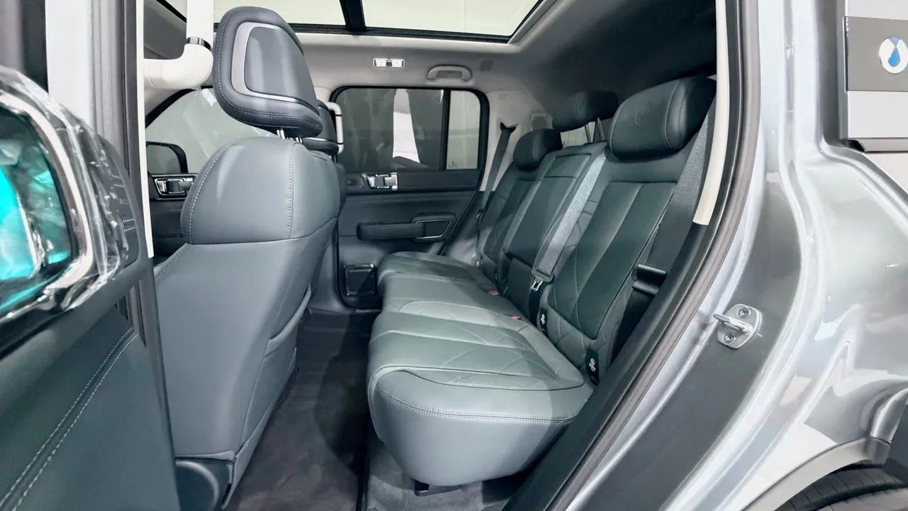 Denza B5 4WD, foto 8 de 10