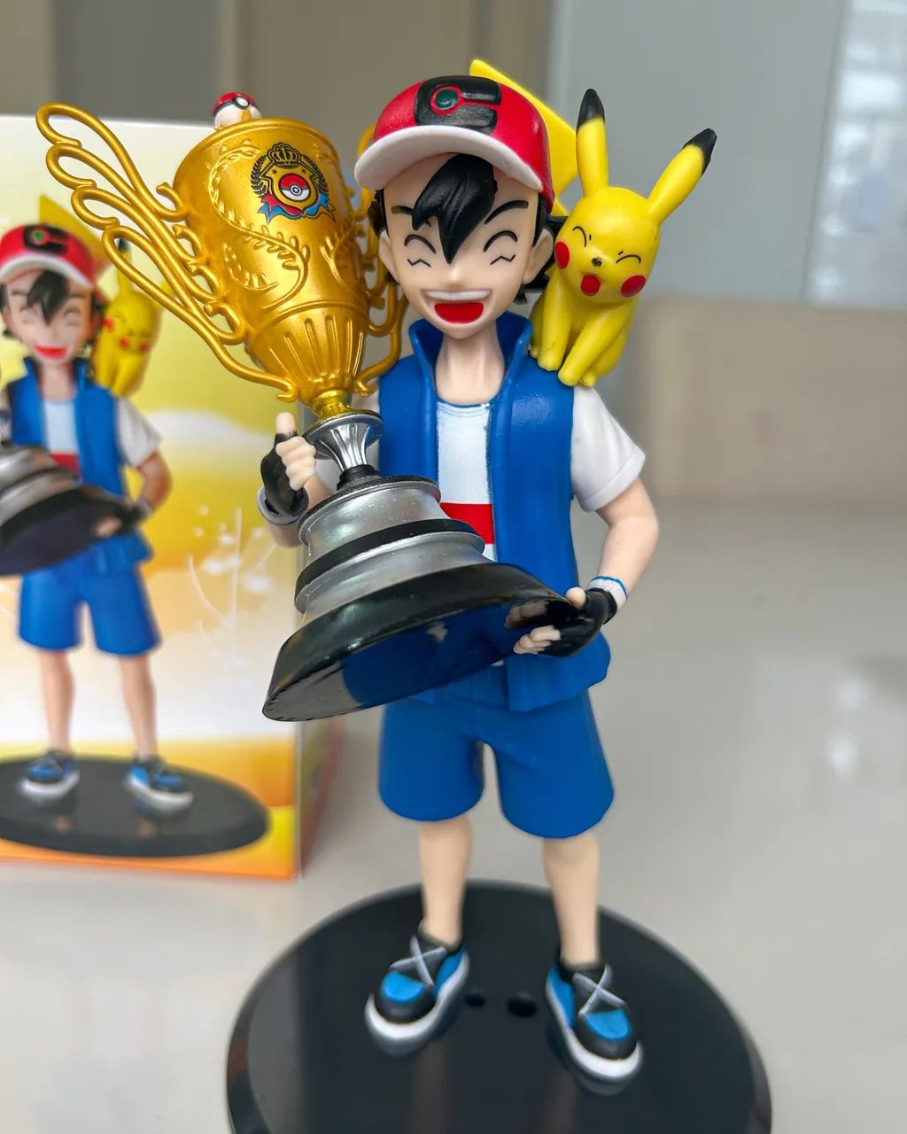 Boneco Ash Pokémon Pikachu Trofeu Action figure - Foto 2