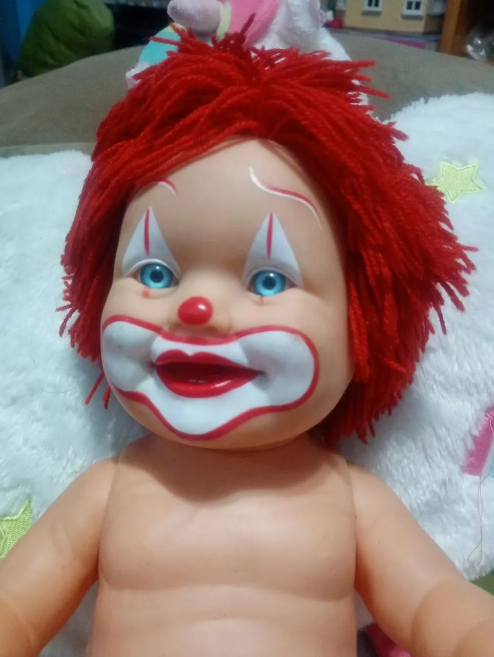 boneco bebê com cara pintada de palhaço, - Foto 2