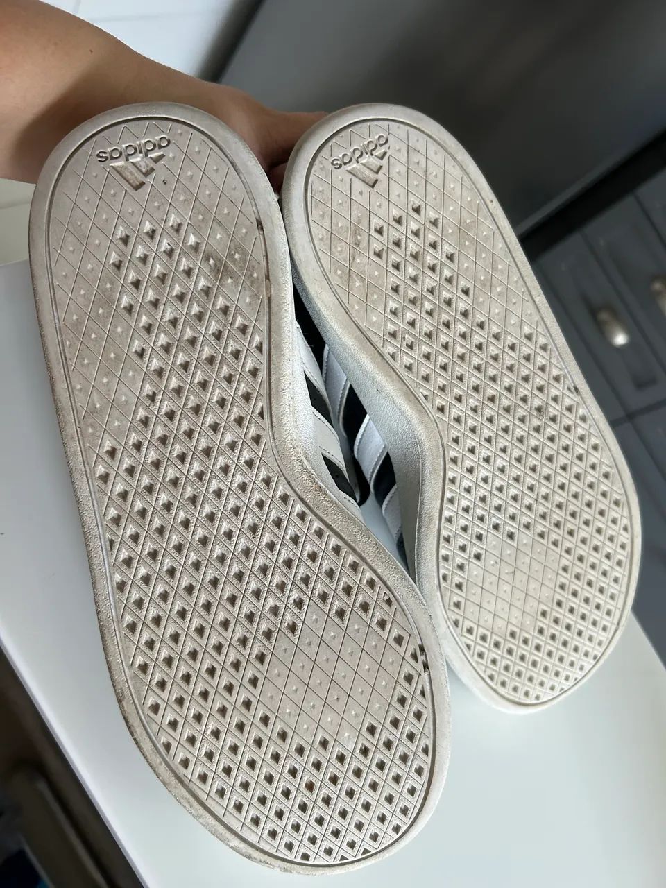 Tênis Adidas Breaknet preto com listras brancas - Foto 4