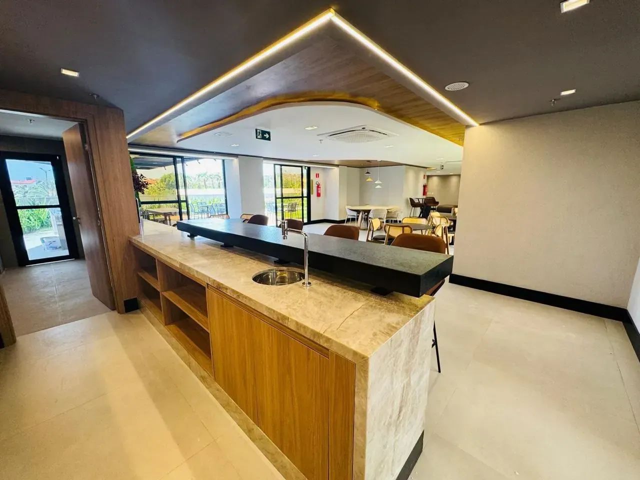 Apartamento de 105 m² na Cocó, com 3 suítes e 2 vagas. - Foto 2