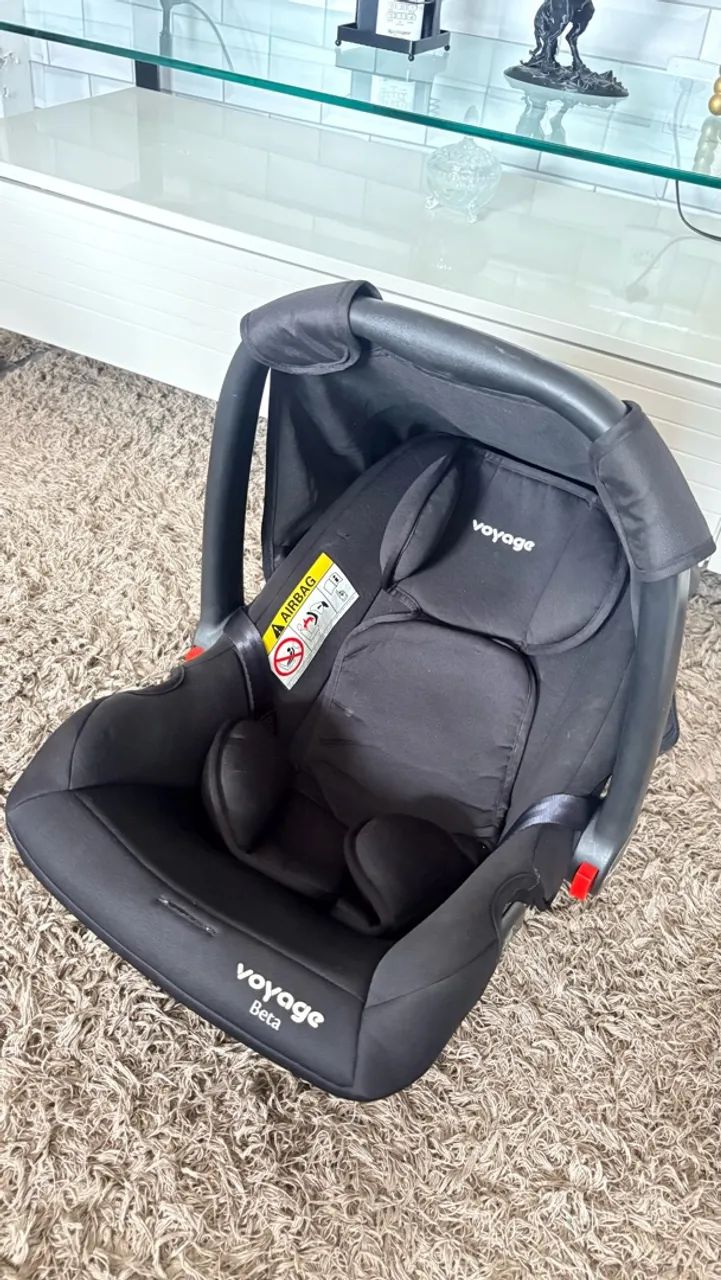 Carrinho de bebê e bb conforto