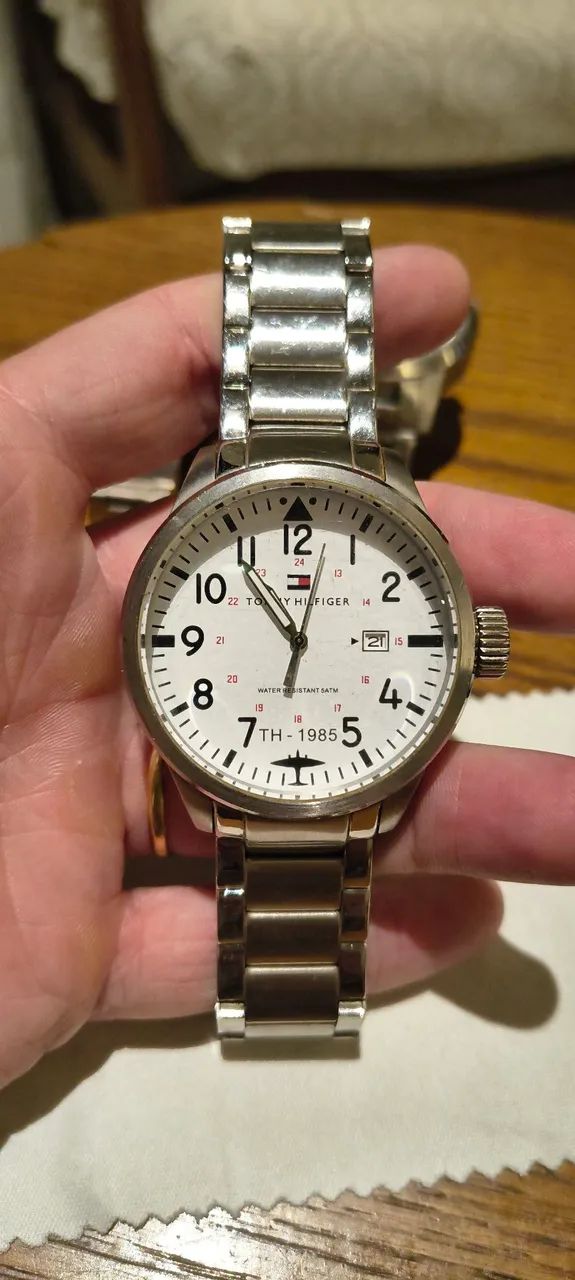 Relógio Tommy Hilfiger fundo branco  - Foto 3