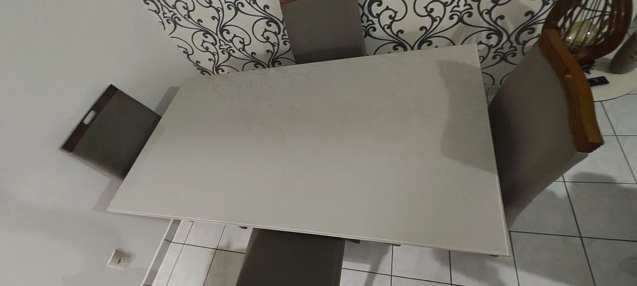 Vendo mesa de jantar com 4 cadeiras  - Foto 4