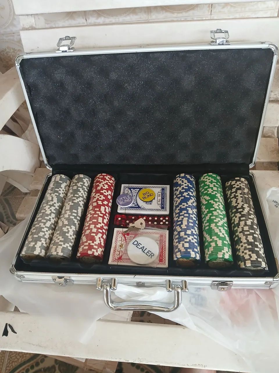 Maleta de Poker 300 Fichas Numeradas e Lacradas