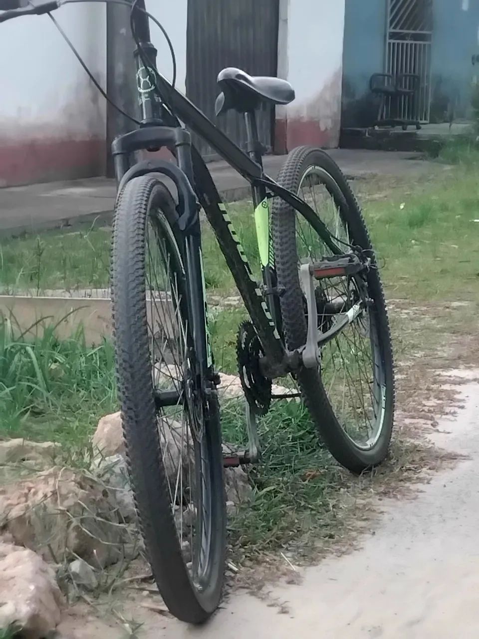 Bicicleta Aro 29 - Preta e Verde - Foto 2