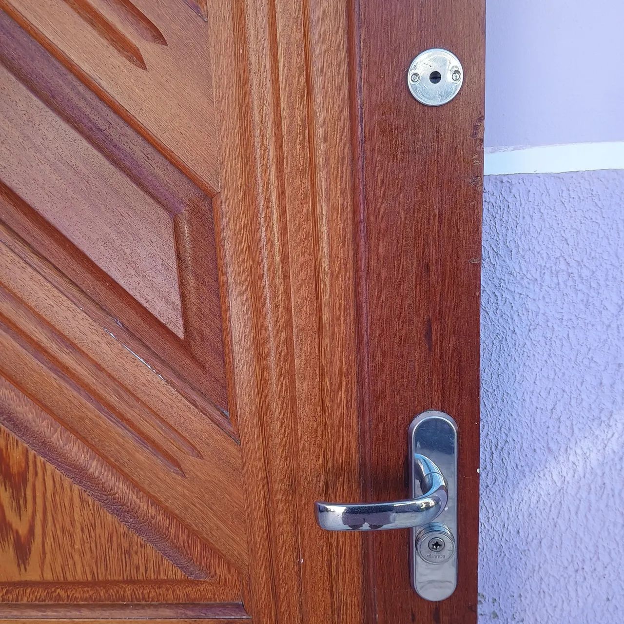 Venda de Porta usada. Medida 2080mm por 80mm - Portas e Janelas