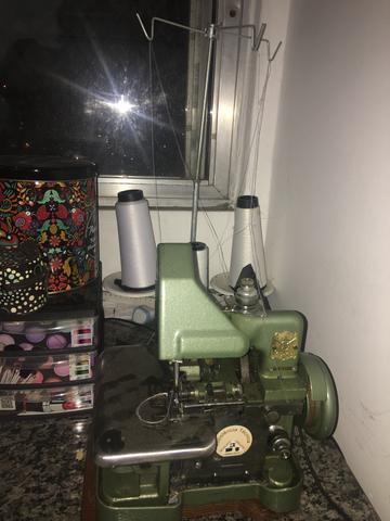 Máquina de costura overlock