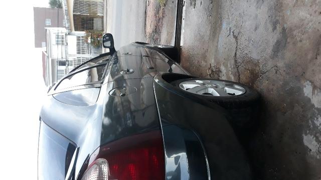 Corsa Sedã Premium 1.4