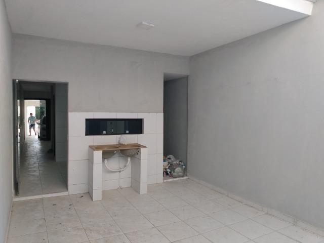 Casa tipo duplex 2 suítes, varandão, garagem coberta com cisterna e quintal Gigante - Foto 8