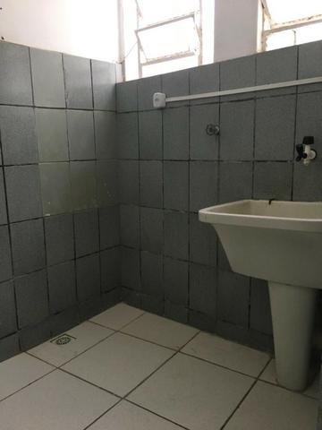 Apartamento em ótima localização com garagem - Foto 7