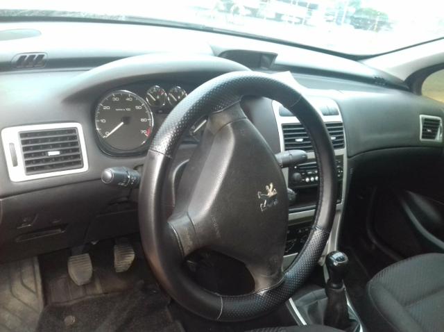 Vendo ou troco esse lindo carro muito conservado - Foto 3