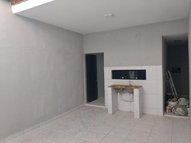 Casa tipo duplex 2 suítes, varandão, garagem coberta com cisterna e quintal Gigante - Foto 9