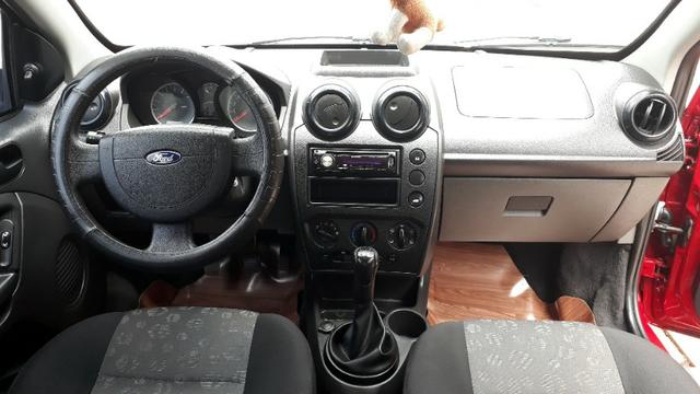 Um carro fiestra - Foto 4
