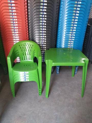 Conjunto de Mesa e Poltronas Plásticas, R$150,00. Até 6x No Cartão! - Foto 5
