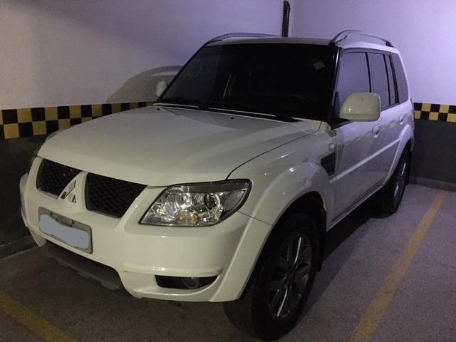 Mitsubishi Pajero TR4 4x2 automática em excelente estado
