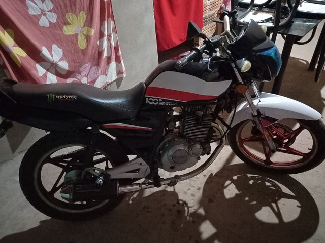 SUZUKI YES 125 DIFERENCIADA