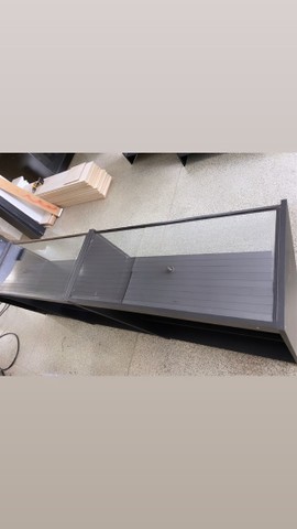 Kit balcão caixa +2 vitrine com vidro expositor preto  - Foto 4