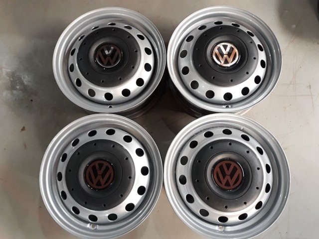 Jogo de rodas  13 VW originais com calotas Amarok  e válvulas de ar novas 