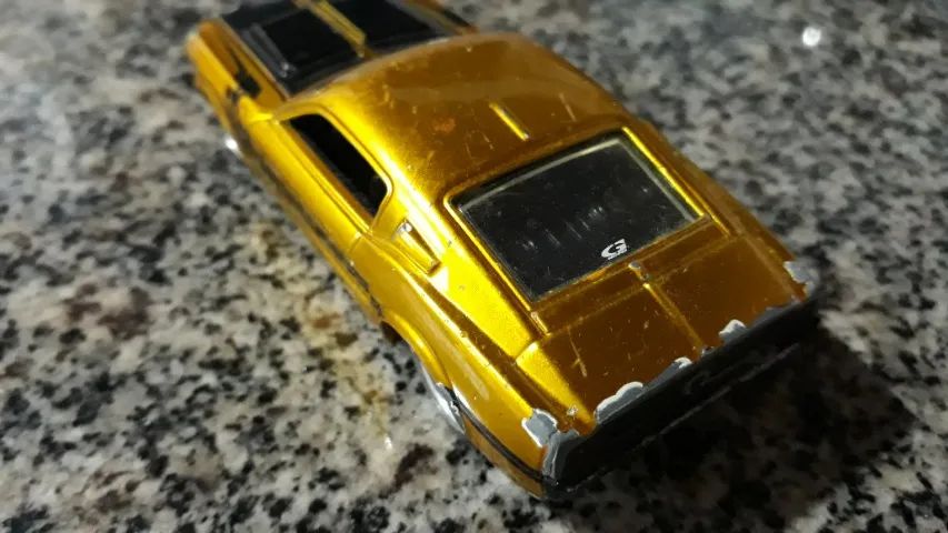 Miniatura do Ford Mustang 68 HotWheels G Machines Gold original Escala 1:43 - Foto 3